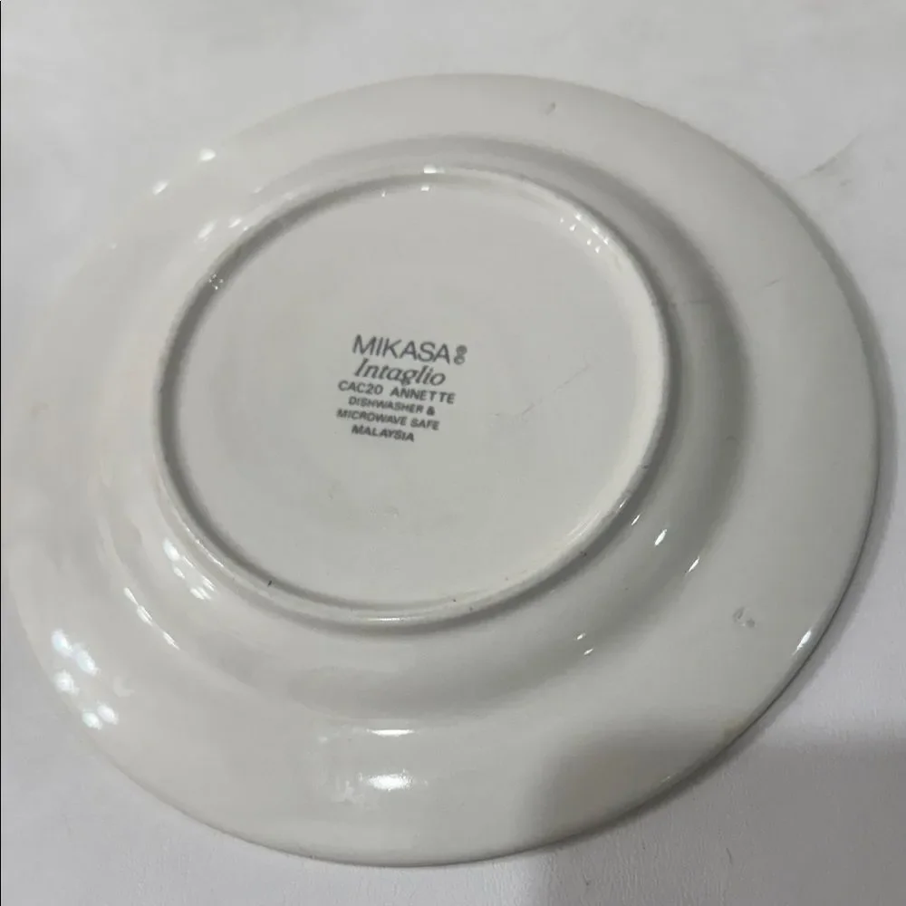 Mikasa Intaglio Cac20 Annette Floral Salad Appetizer 4 Saucers Blue Red Accents